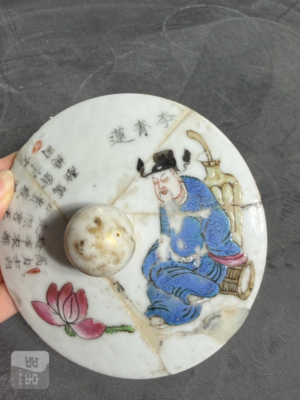 清晚期粉彩无双谱人物故事诗文人头盖罐 - 图12